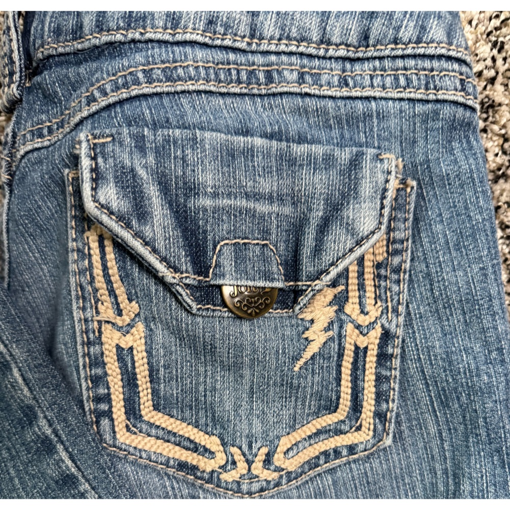 Jolt size 9 button pockets. Stylish Blue Jeans with Embroidered Pocket